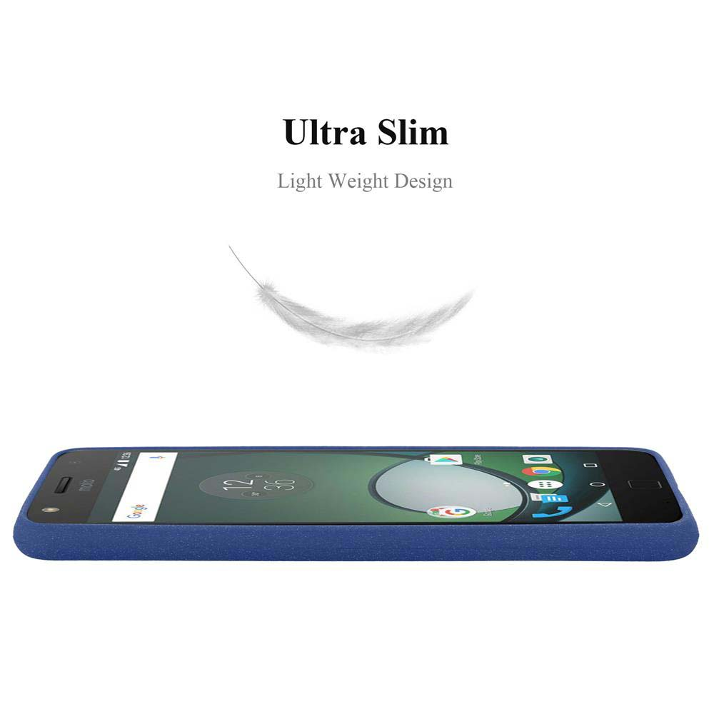 Smartphone blu con app sullo schermo. Sopra, testo 'Ultra Slim, Light Weight Design'. Una piuma fluttua sopra il telefono.