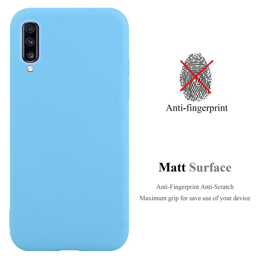 Hellblaue Handyhülle mit Kamera und Fingerabdruckgrafik. Text: 'Anti-Fingerprint' und 'Matt Surface'.