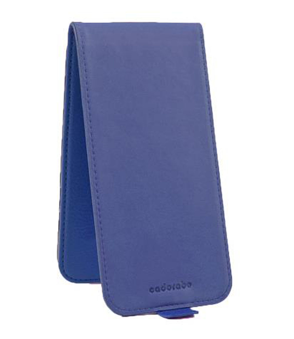 Una custodia blu per telefono è aperta, mostrando l'interno. Il marchio 'cadorabo' è visibile in basso. È una custodia in pelle.