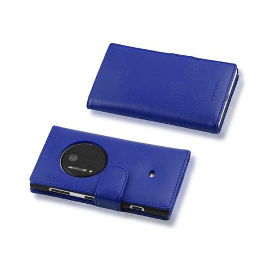 Dos fundas azules para teléfono, una abierta, revelando la cámara. La otra cerrada. Ambas sobre fondo blanco.