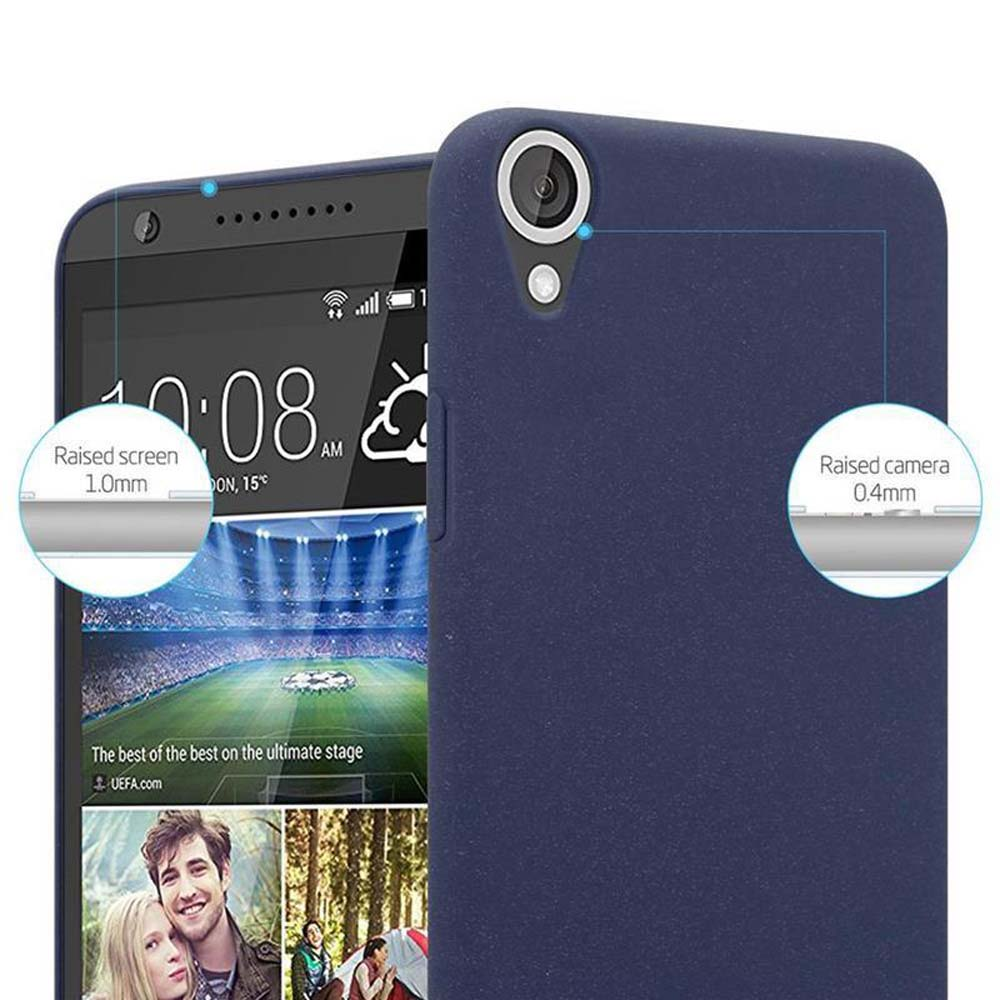 Viene mostrato uno smartphone con custodia blu. Lo schermo mostra un orologio e una foto. Il testo indica schermo e fotocamera rialzati.