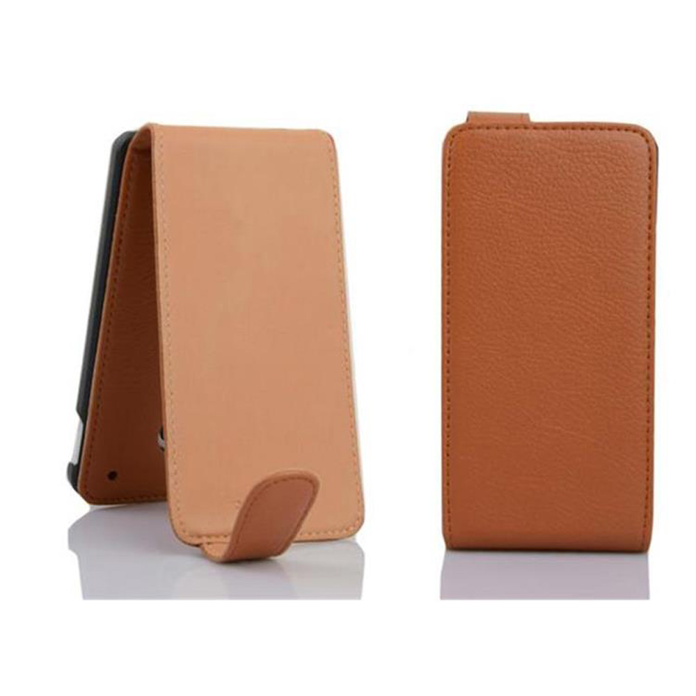 Due custodie in pelle per telefono. Una aperta, beige con patta. L'altra chiusa, marrone, rettangolare.