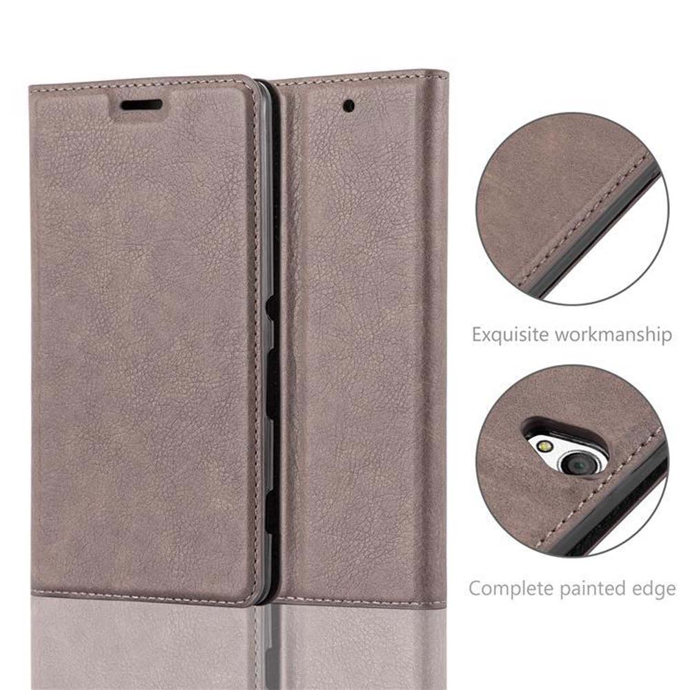 Funda de teléfono de cuero marrón abierta. Primeros planos muestran costuras detalladas y recorte de cámara. Texto: 'Exquisita mano de obra'.