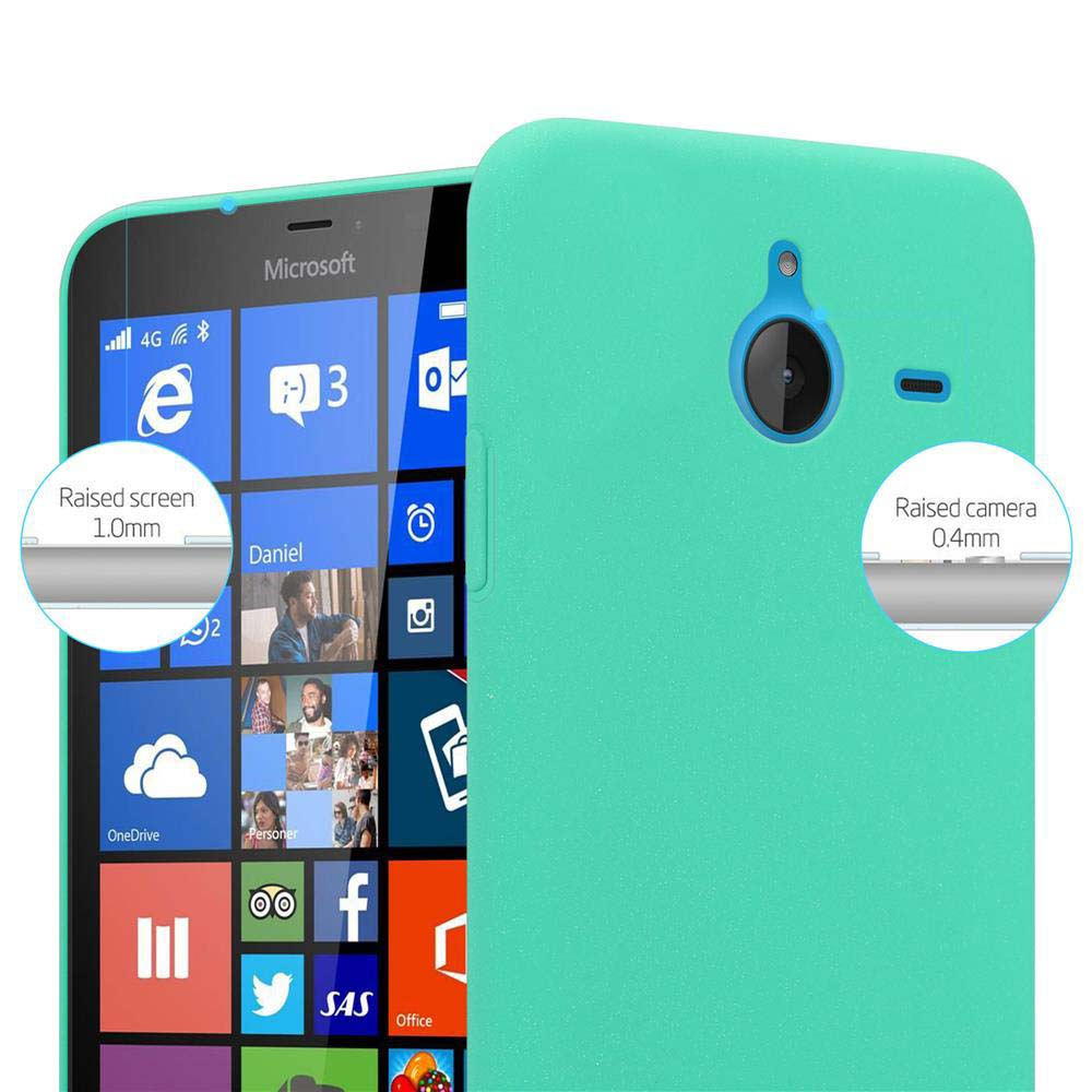 Un smartphone con carcasa verde azulado. La pantalla muestra iconos de aplicaciones. Primer plano muestra detalles de pantalla y cámara elevados.