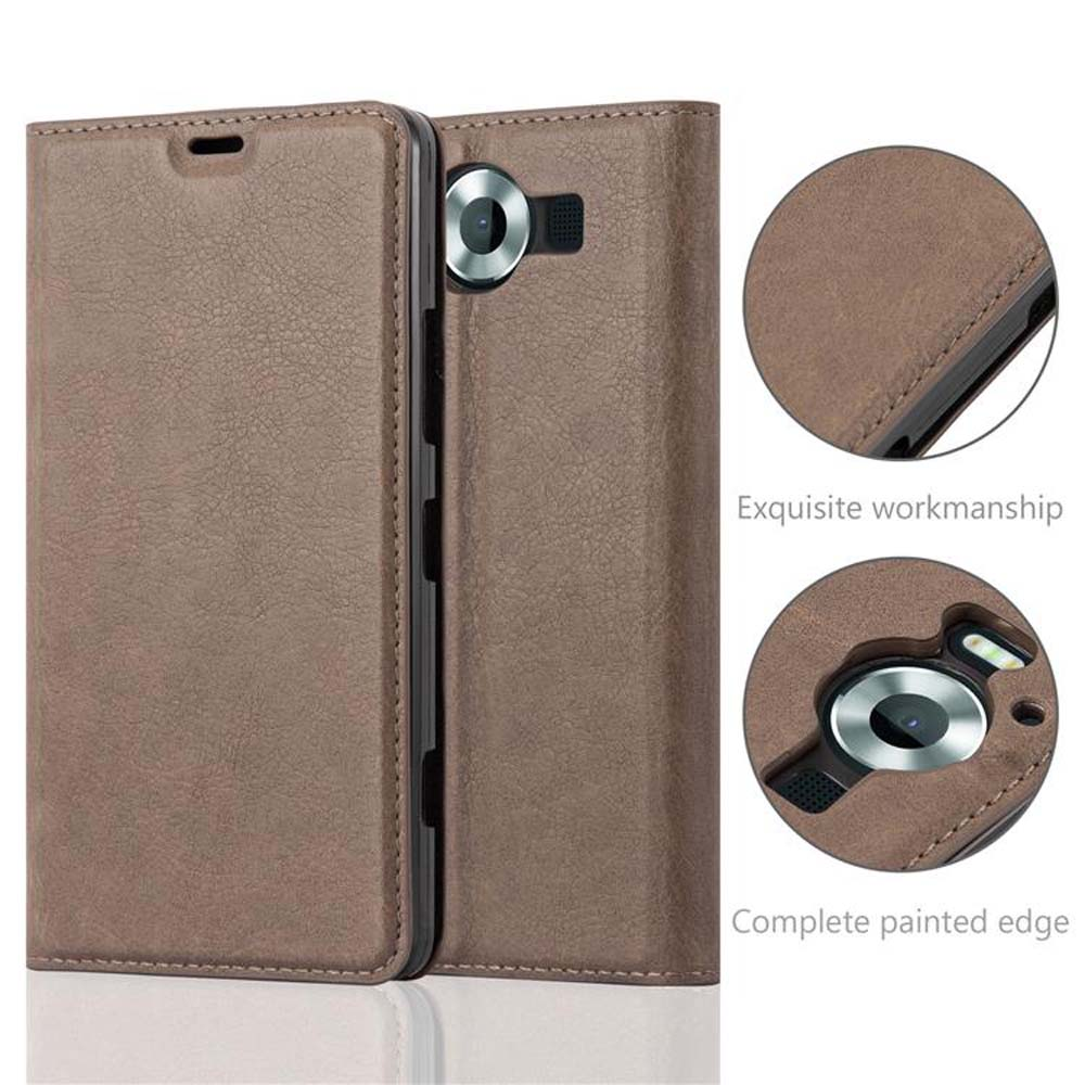 Gezeigt wird eine braune Leder-Handyhülle, geöffnet, um das Telefon zu zeigen. Zwei Detailkreise heben die Verarbeitung hervor.