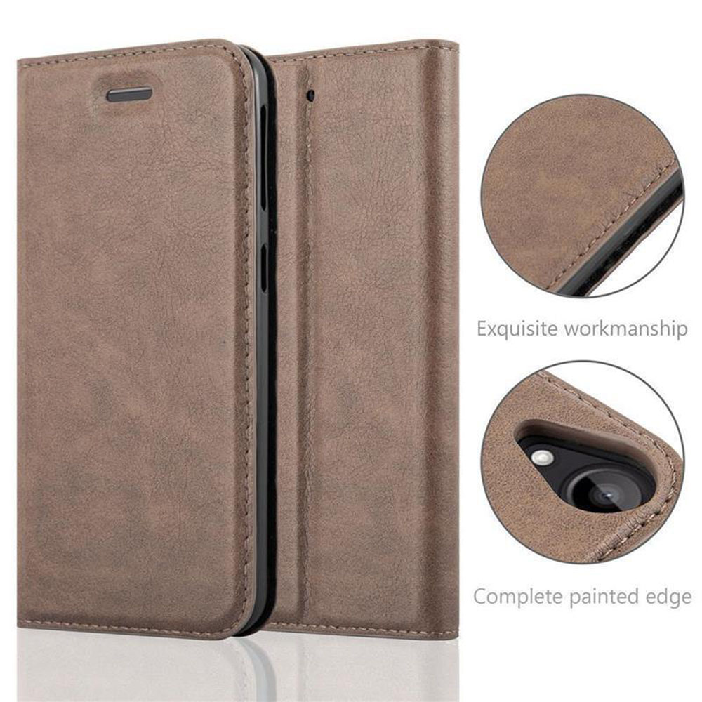Funda de teléfono de cuero marrón. Detalles muestran exquisita mano de obra y borde pintado completo. La funda está abierta.