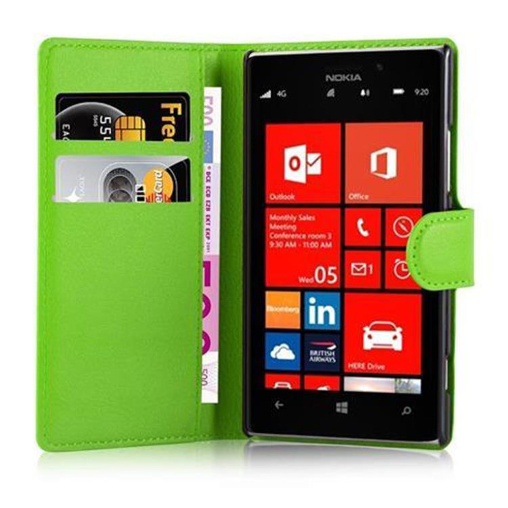 Una custodia verde per telefono contiene un telefono Nokia. All'interno ci sono carte e una banconota. Il telefono mostra la schermata iniziale con le app.