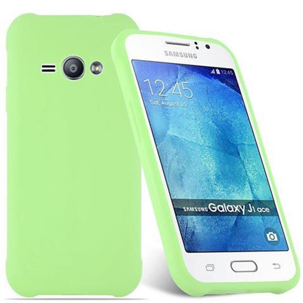 Zwei grüne Samsung Galaxy J1 Ace Smartphones. Eines ist in einer Hülle. Der Bildschirm zeigt Uhrzeit und Datum. Die Rückseite des anderen Telefons ist sichtbar.