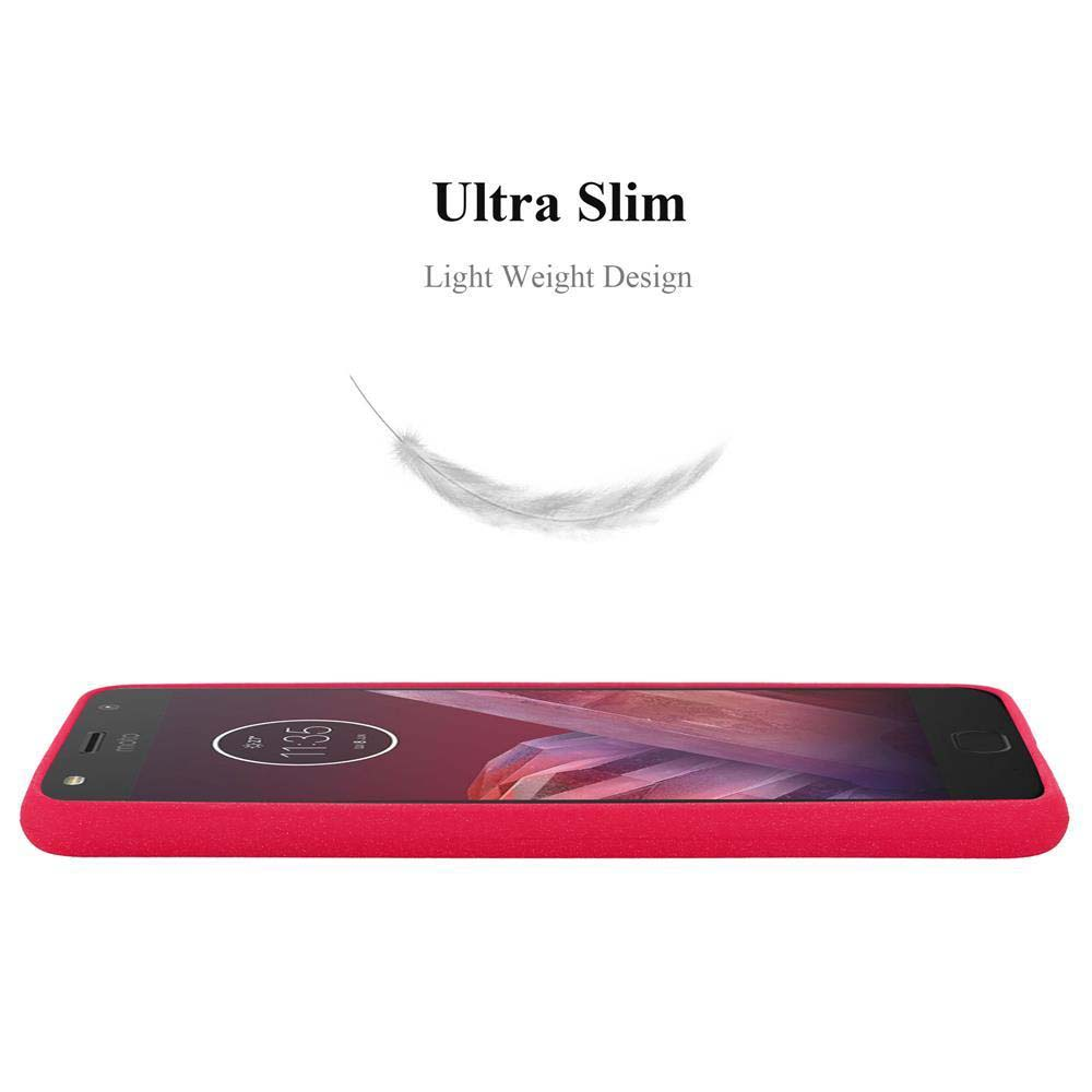 Una funda roja con teléfono sobre fondo blanco. Arriba, Ultra Slim y Light Weight Design.