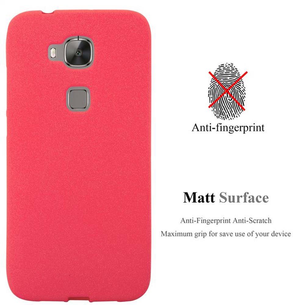 Una funda de teléfono roja con cámara y texto resistente a huellas dactilares. La funda está en el lado izquierdo con fondo blanco.