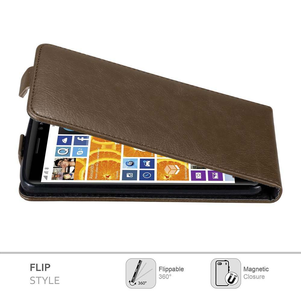 Eine braune Flip-Style-Handyhülle ist geöffnet und zeigt den Bildschirm des Telefons mit App-Symbolen. Die Hülle hat einen Magnetverschluss.