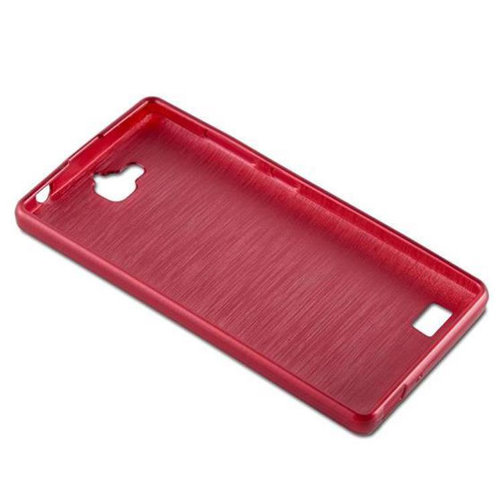 Una funda roja para teléfono se encuentra diagonalmente sobre una superficie blanca. Tiene textura de metal cepillado y recortes.