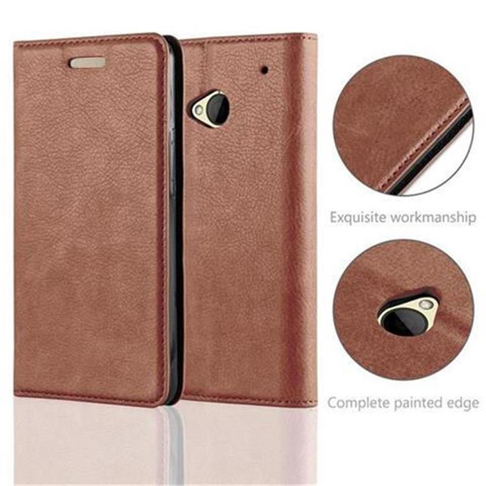 Funda de teléfono de cuero marrón. Incluye orificio para cámara y dos detalles que muestran artesanía y acabado de bordes.