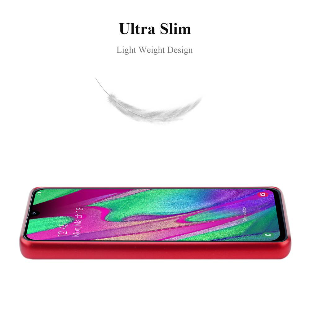 Un telefono rosso, che mostra l'ora e la data, è in basso. Sopra, una piuma bianca e il testo: Ultra Slim, Light Weight Design.