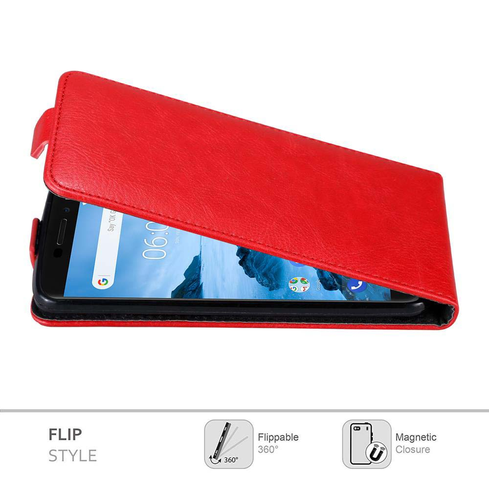 Una custodia per telefono rossa a flip è aperta, rivelando lo schermo del telefono. Lo schermo mostra l'ora 06:00 e le icone delle app.