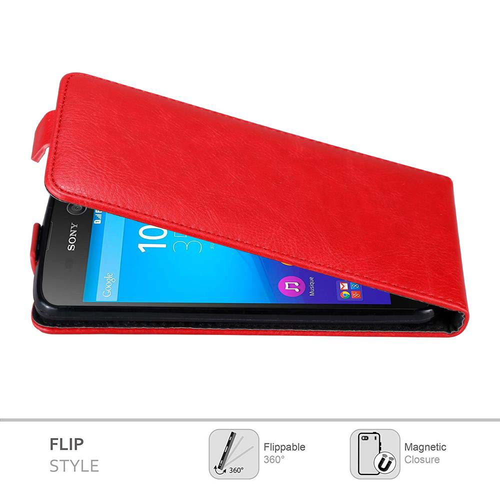 Una funda roja tipo flip con un teléfono dentro. El teléfono muestra un calendario e iconos de aplicaciones. La funda está abierta.