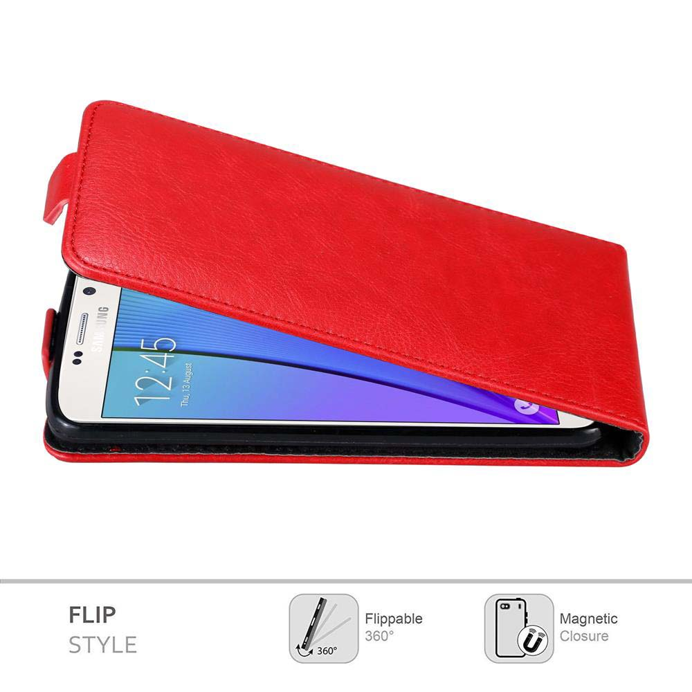 Una custodia a libro rossa con un telefono che mostra le 12:45. La custodia ha una chiusura magnetica ed è ribaltabile a 360 gradi.