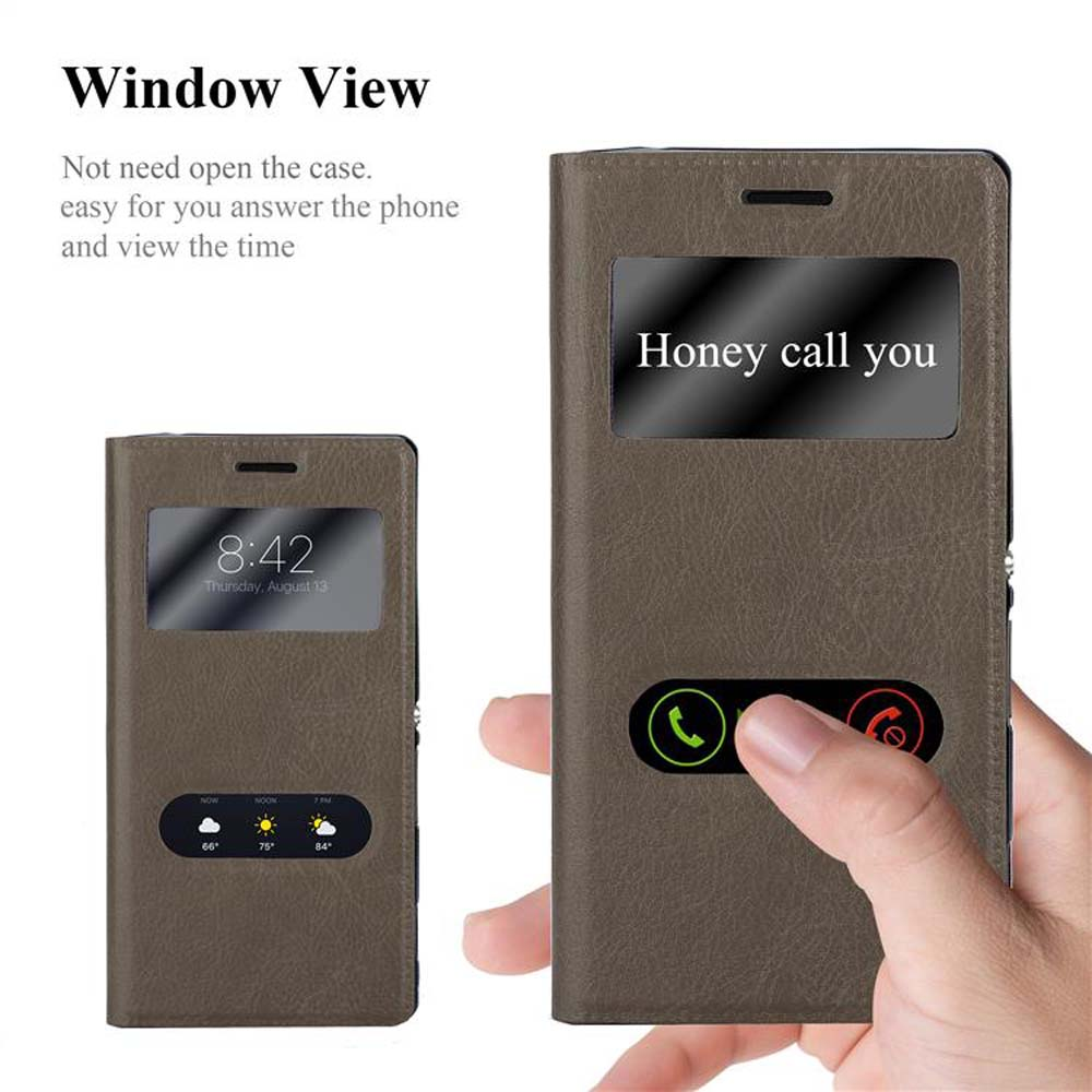 Una funda de teléfono muestra la hora y una pantalla de llamada con el texto "Honey call you". Una mano toca la pantalla.