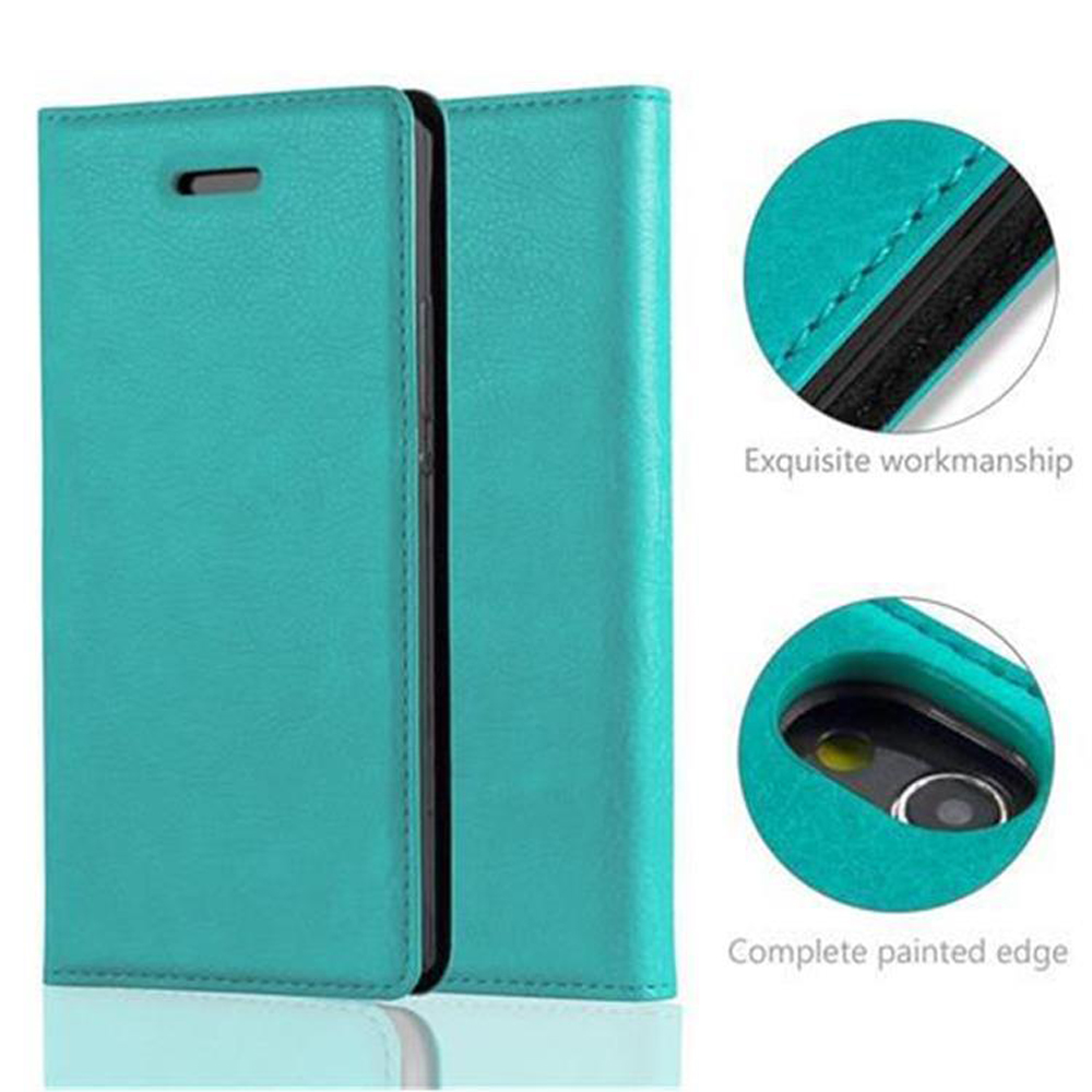 Una funda de teléfono turquesa, abierta y cerrada, con fotos de detalles de costuras y un borde pintado. La funda es similar al cuero.