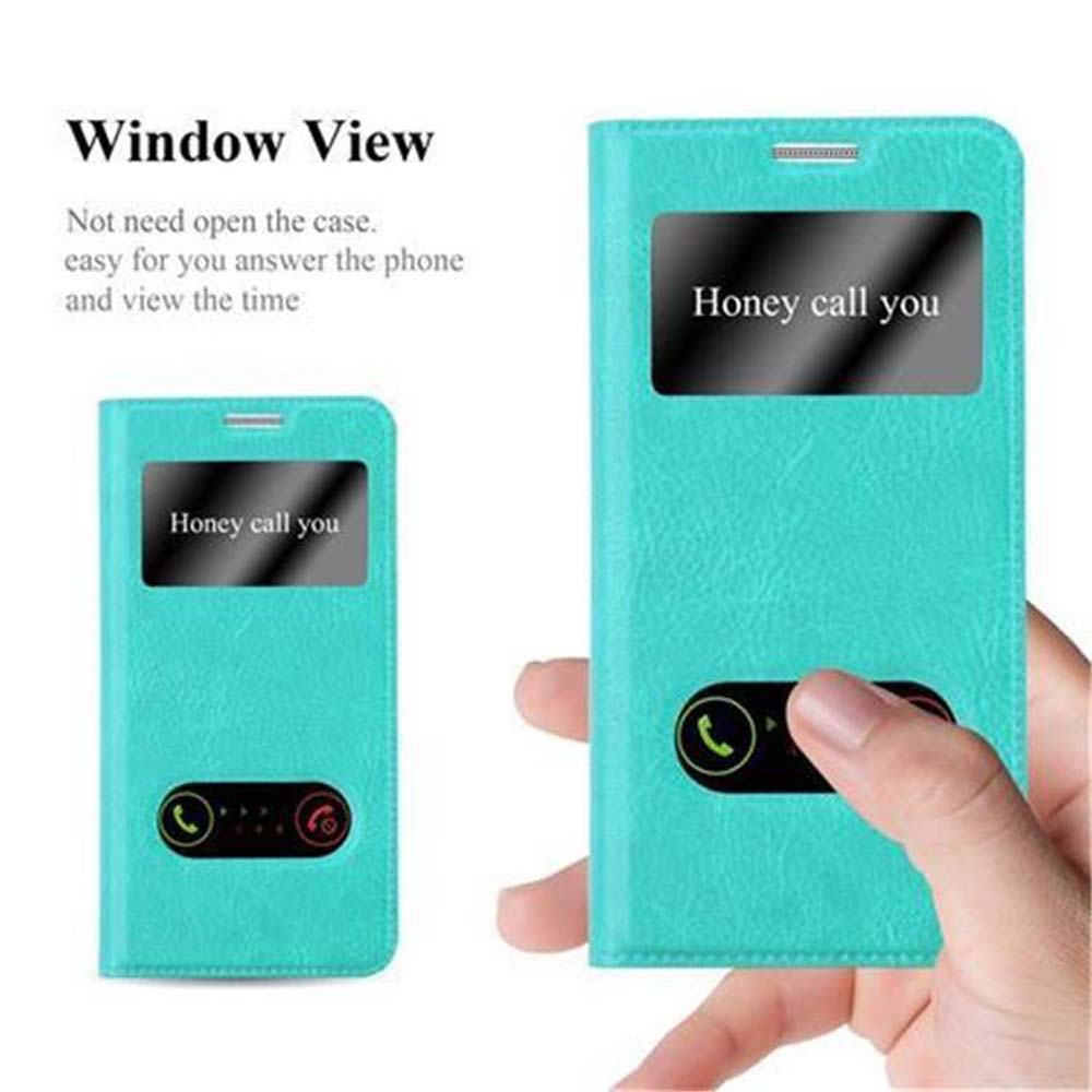 Una funda de teléfono turquesa con ventana muestra "Honey call you". Una mano sostiene la funda con un botón de llamada.