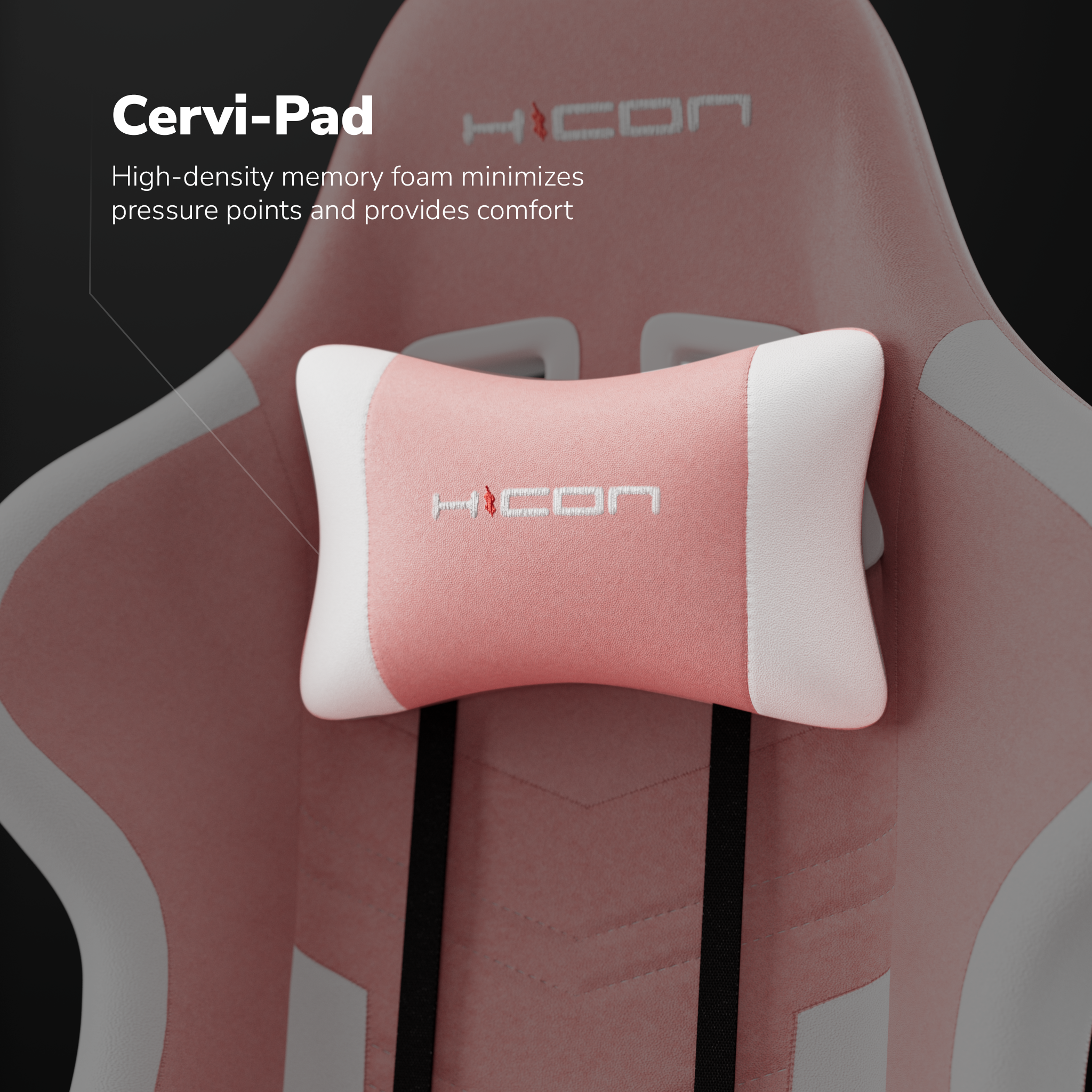 Cervi-Pad rose sur une chaise rose et blanche. Le coussin porte le nom de la marque.