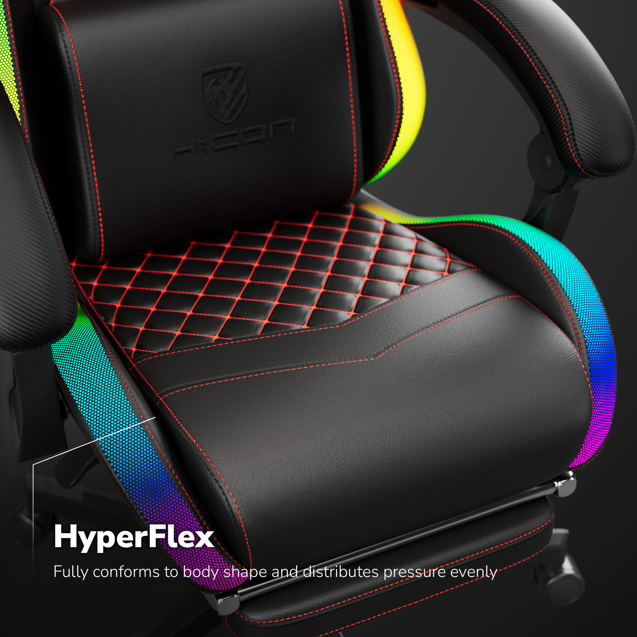 Schwarzer Gaming-Stuhl mit roten Nähten und RGB-Beleuchtung. Mit Rautensteppung auf dem Sitz und einem Logo. Der Hintergrund ist dunkel.