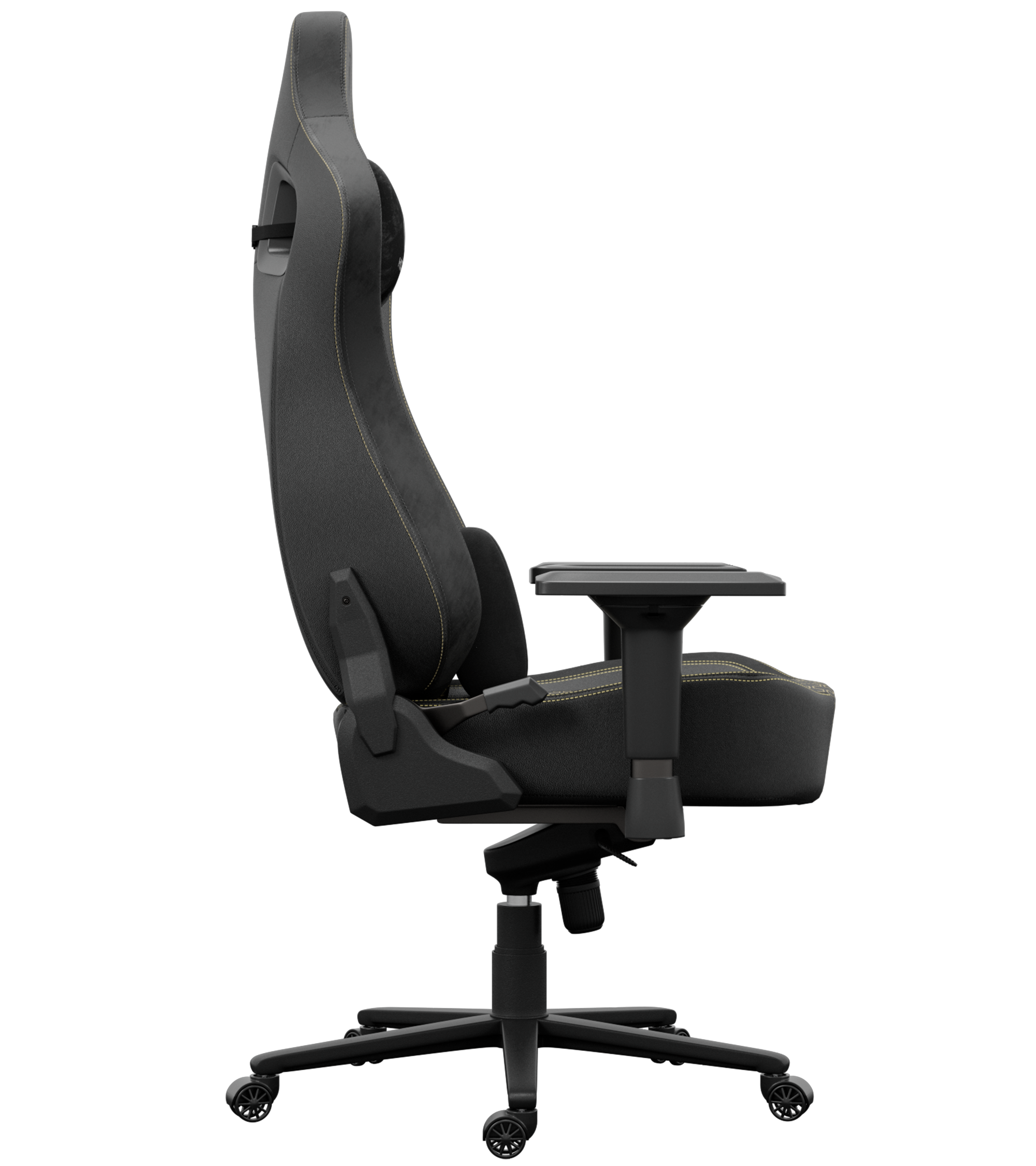 Chaise de jeu noire avec surpiqûres jaunes. Elle a un dossier haut, des accoudoirs et une base à cinq roues. Vue latérale.