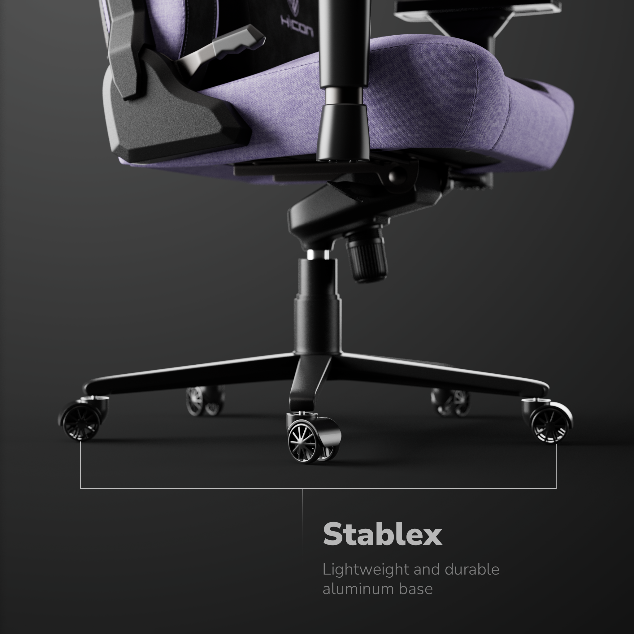 Gamingstoel met paarse zitting en zwart frame. Het heeft een lichtgewicht aluminium basis en wielen.