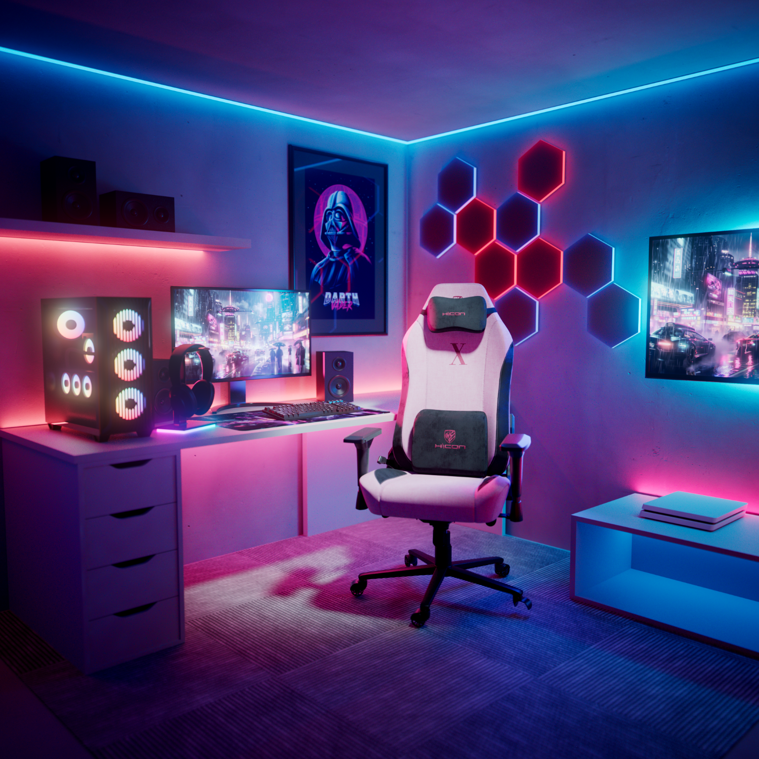 Une salle de jeux avec une chaise, un ordinateur et des néons. Affiche de Dark Vador au mur. La pièce est baignée de lumière rose et bleue.
