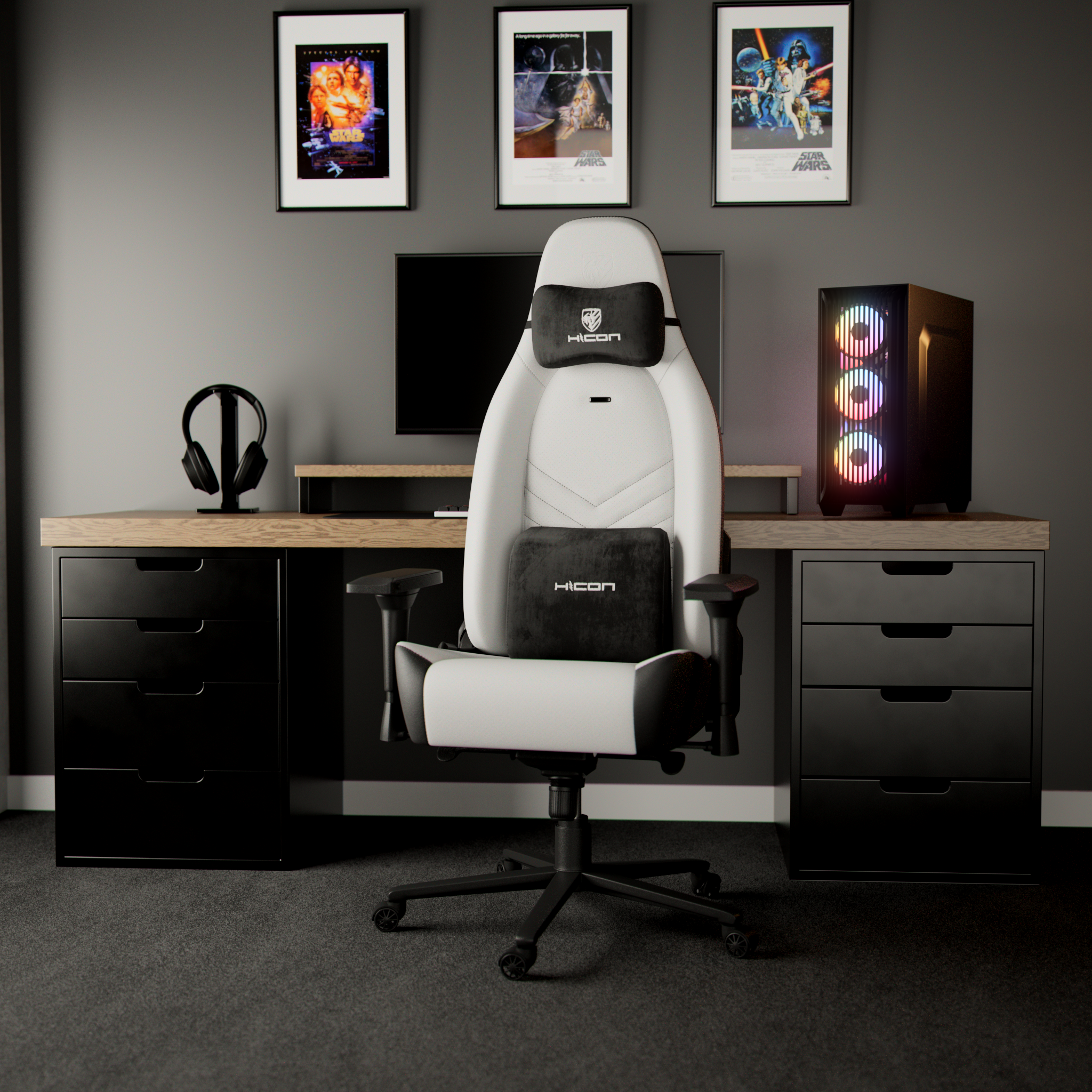Configuration de jeu avec une chaise blanche et noire, bureau, ordinateur, affiches Star Wars et casque.