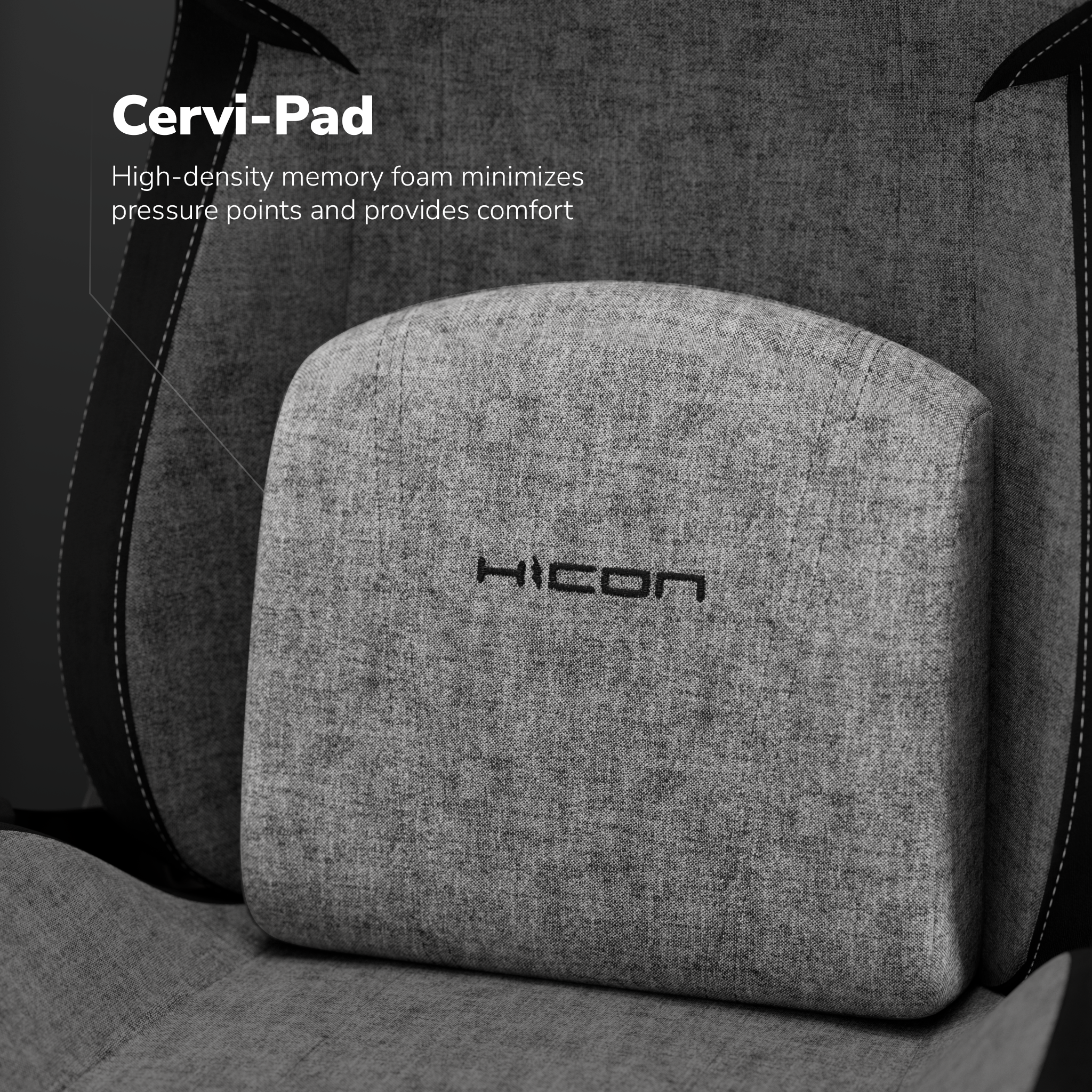 Een grijs Cervi-Pad kussen op een stoel. Het woord HICON staat op het kussen.