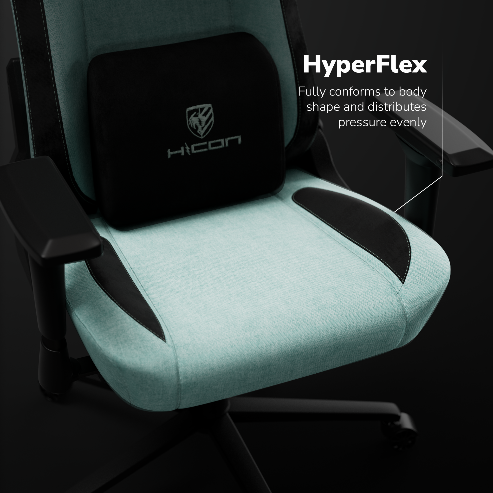 Détail du fauteuil gaming. Siège turquoise, accents noirs, appui-tête noir avec logo et accoudoirs noirs. Fond sombre.