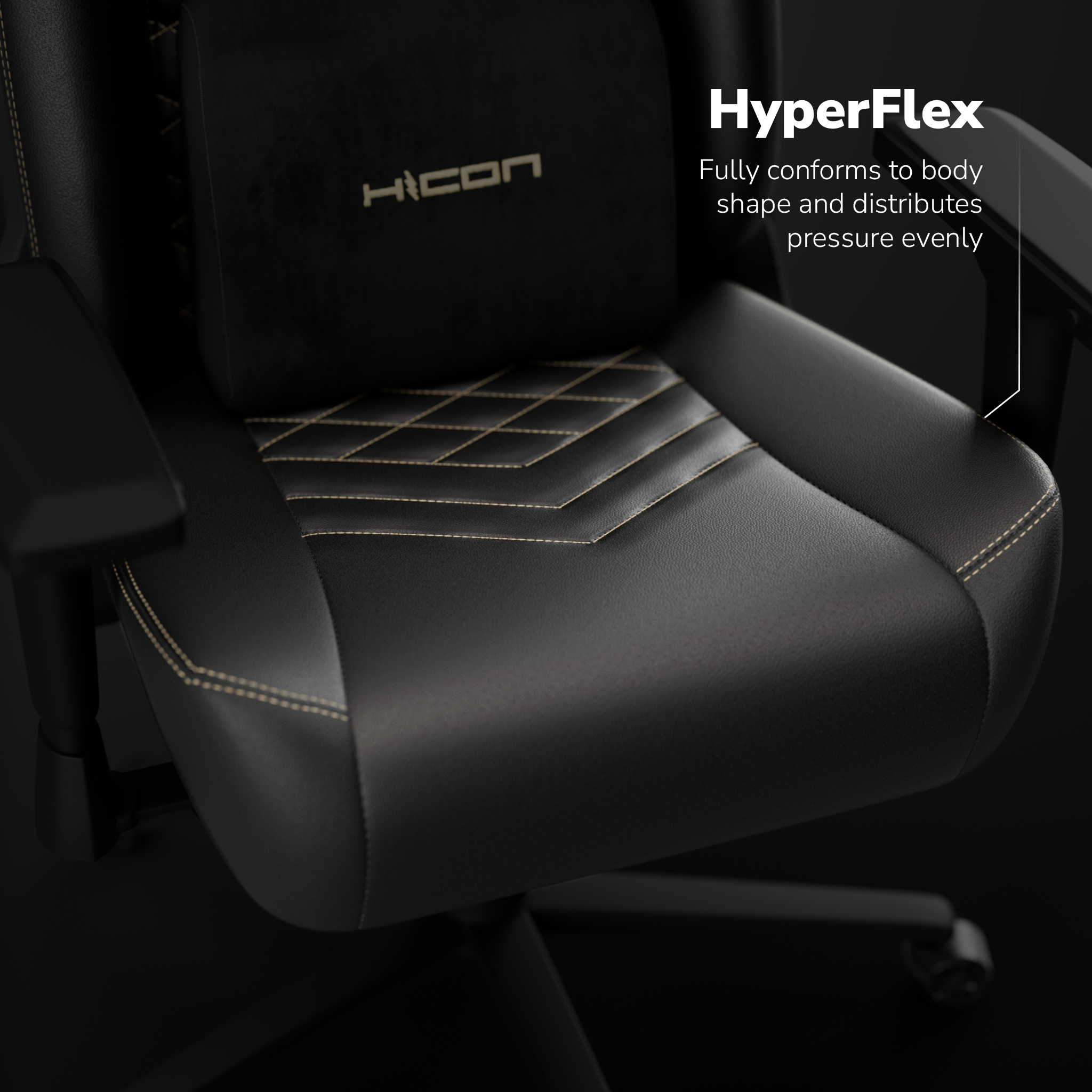 Primer plano de una silla gaming negra. Tiene reposacabezas con el logo HICON. Detalles: costuras y etiqueta HyperFlex.