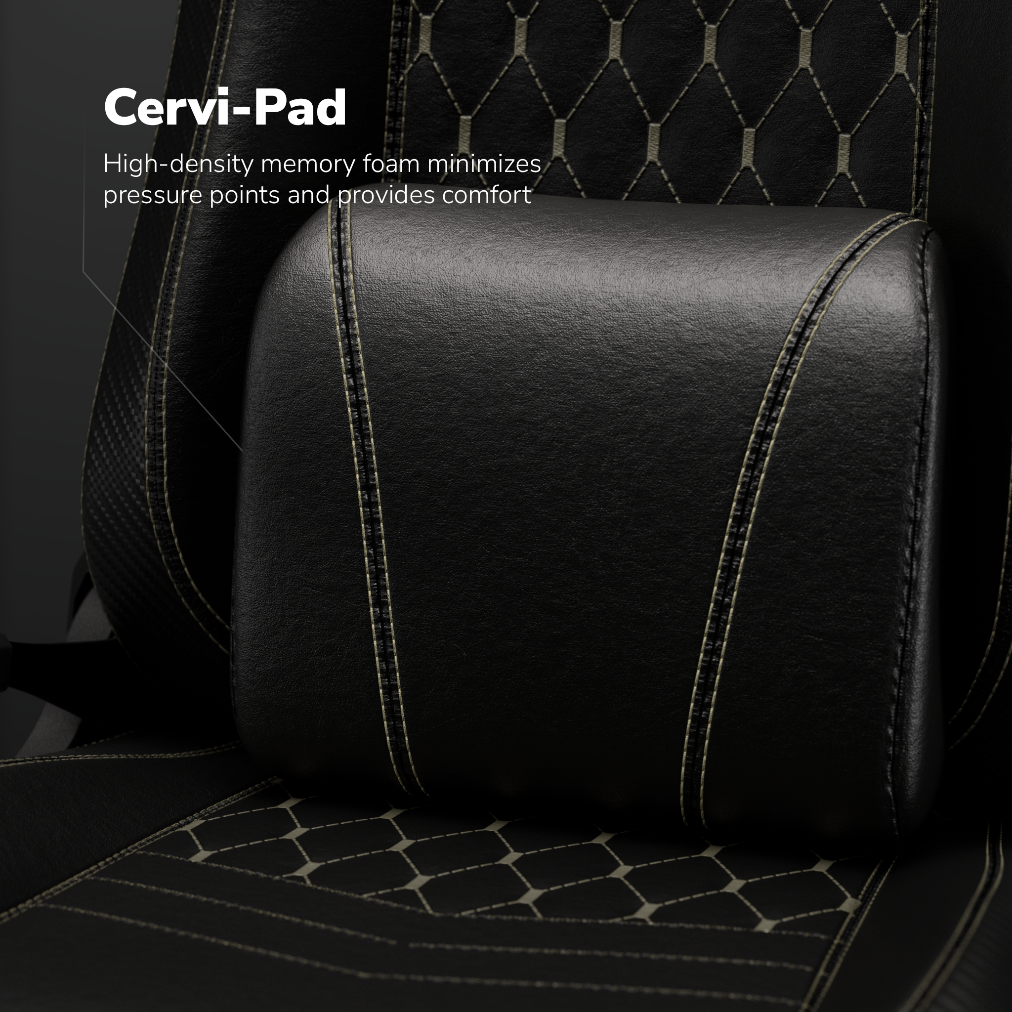 Cervi-Pad noir sur une chaise. Il a des coutures blanches. La conception du coussin comprend de la mousse à mémoire de forme.