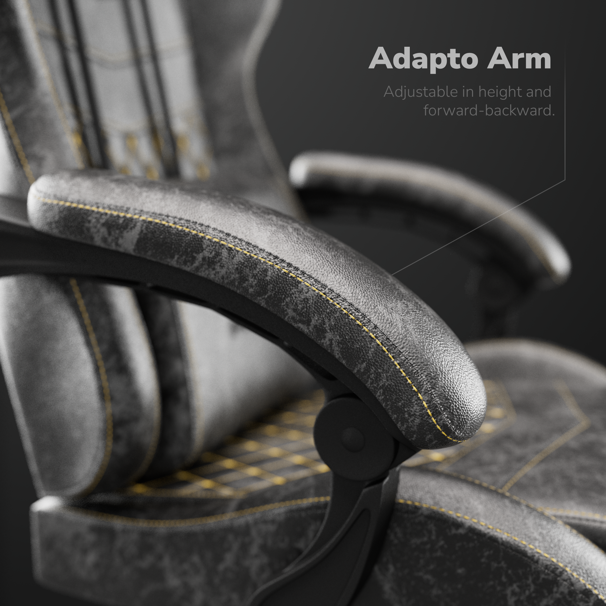 Close-up van een zwarte en grijze gaming stoel armleuning met gele stiksels. Tekst zegt Adapto Arm, verstelbaar in hoogte en voor-achter.