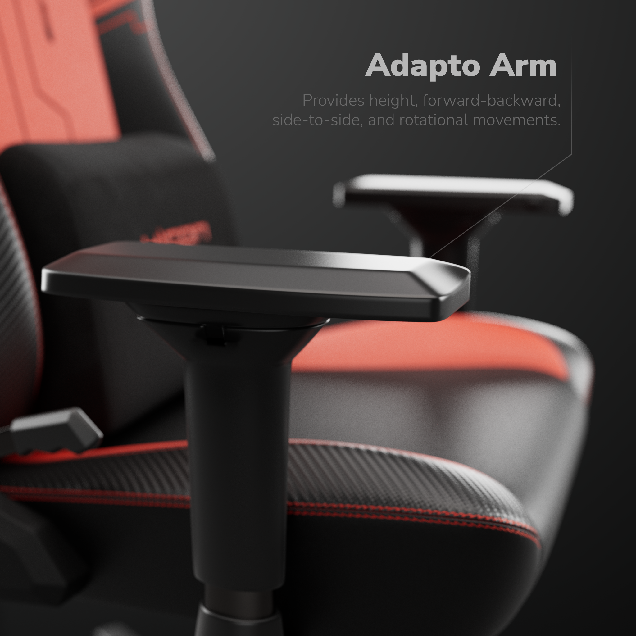 Close-up van een zwarte armleuning van een gamingstoel, met rode accenten. Tekst: Adapto Arm. Biedt zijwaartse bewegingen.
