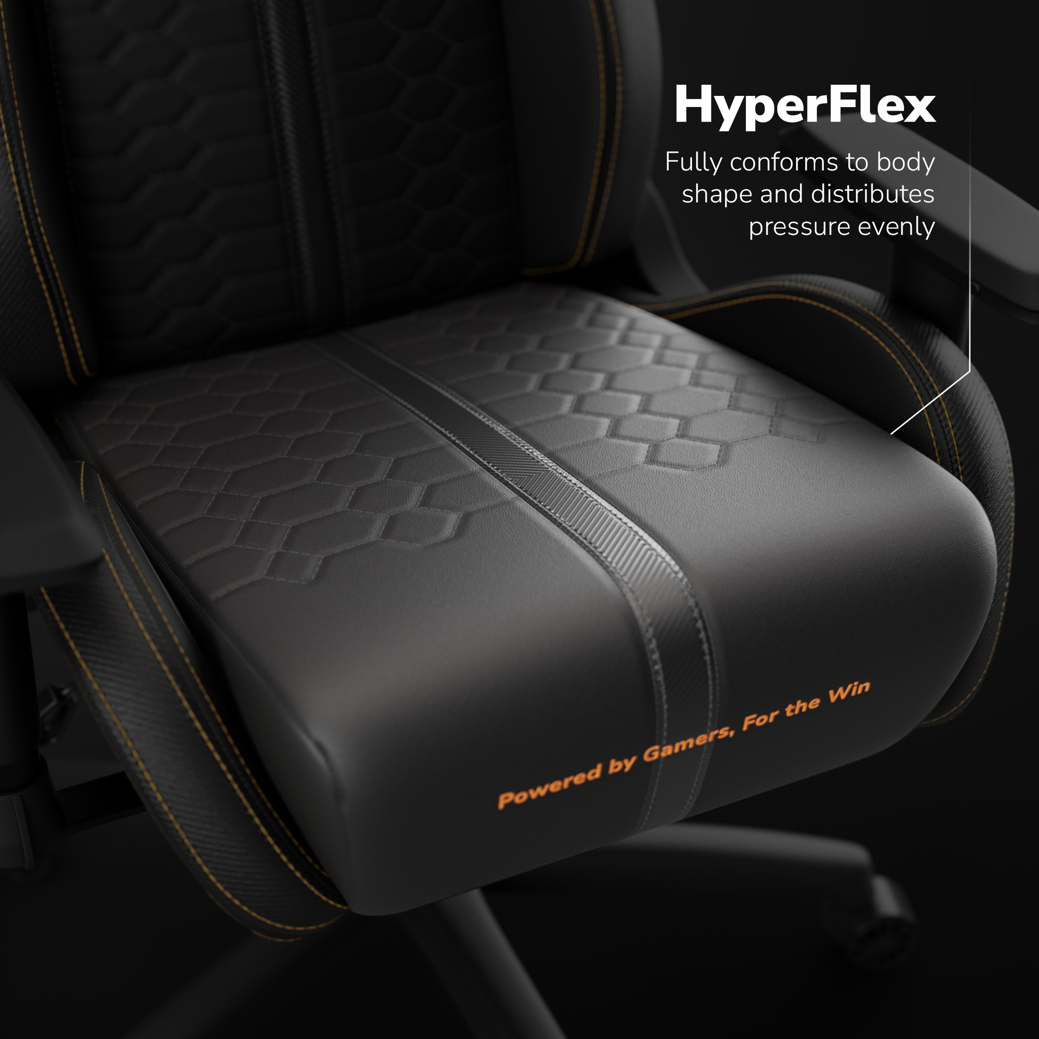 Close-up van een zwarte gaming stoelzitting met gele stiksels. De tekst 'HyperFlex' is zichtbaar.