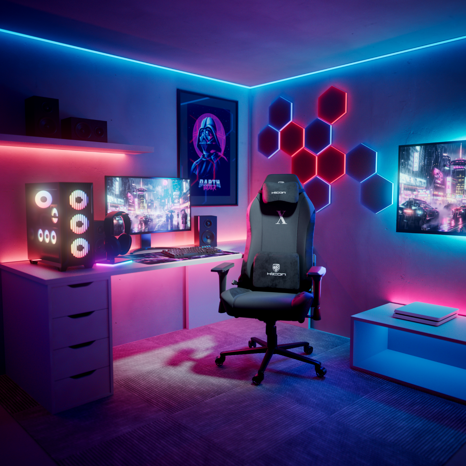Salle de jeux avec une chaise, un ordinateur et des néons. Affiche de Dark Vador au mur. La pièce est éclairée par des lumières roses et bleues.