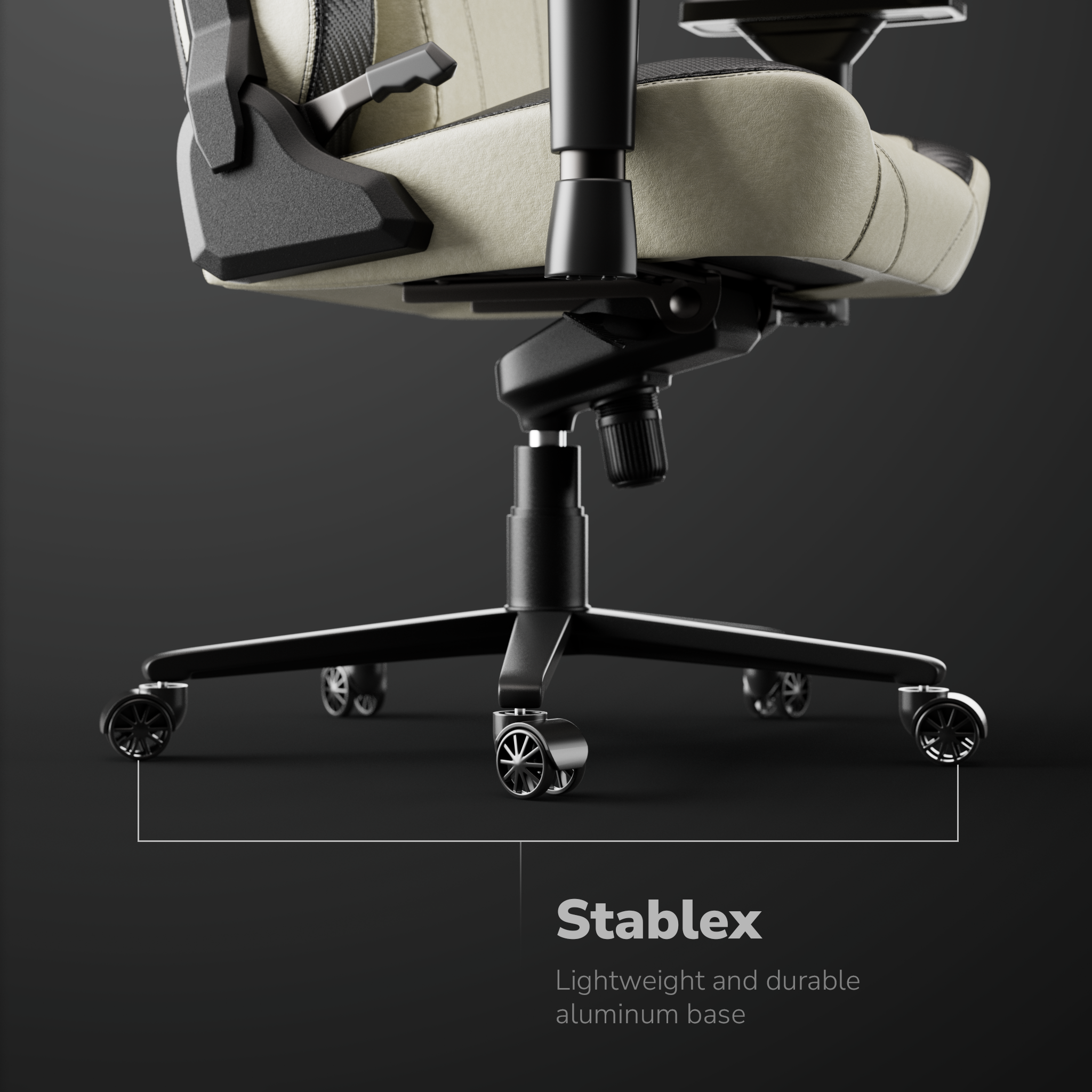 Een close-up van de basis van een gamestoel. Het heeft een zwart aluminium onderstel met wielen. De stoel is beige en zwart.