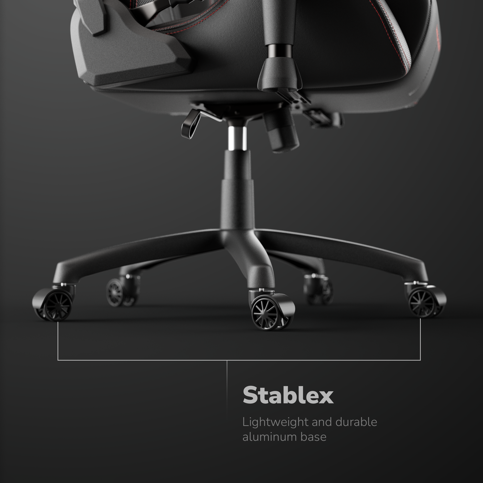 Détail du fauteuil de jeu noir. Coutures rouges. Base en aluminium avec roues. Fond sombre. Le texte "Stablex" est visible.
