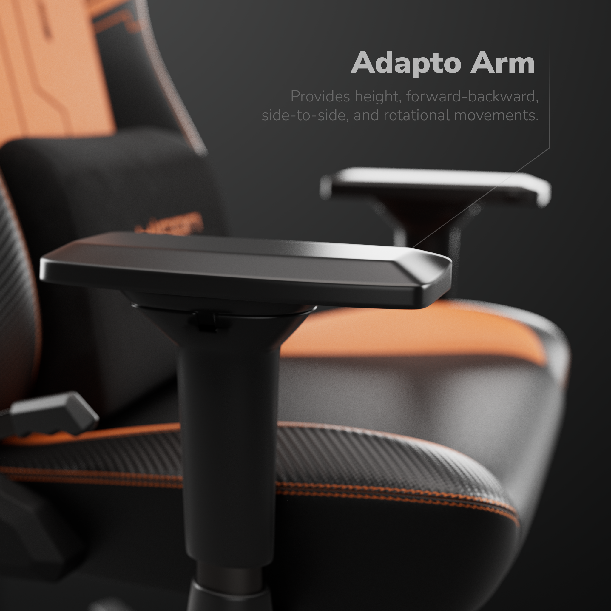 Nahaufnahme der Armlehne eines schwarzen und orangefarbenen Gaming-Stuhls. Der Text lautet 'Adapto Arm' und beschreibt seine Bewegungen.