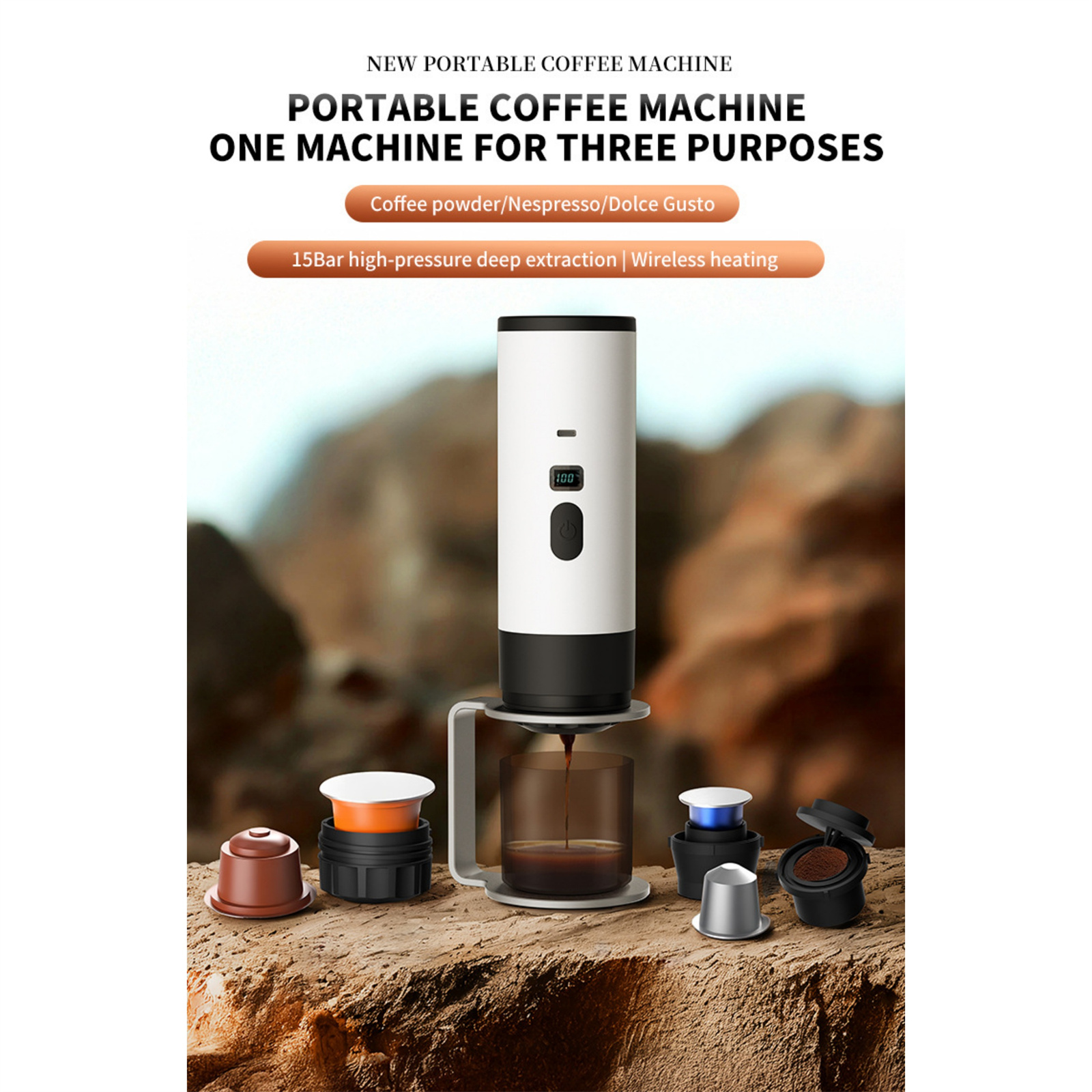 Eine tragbare Kaffee maschine in Weiß und Schwarz mit Kaffeekapseln auf braunem Untergrund.
