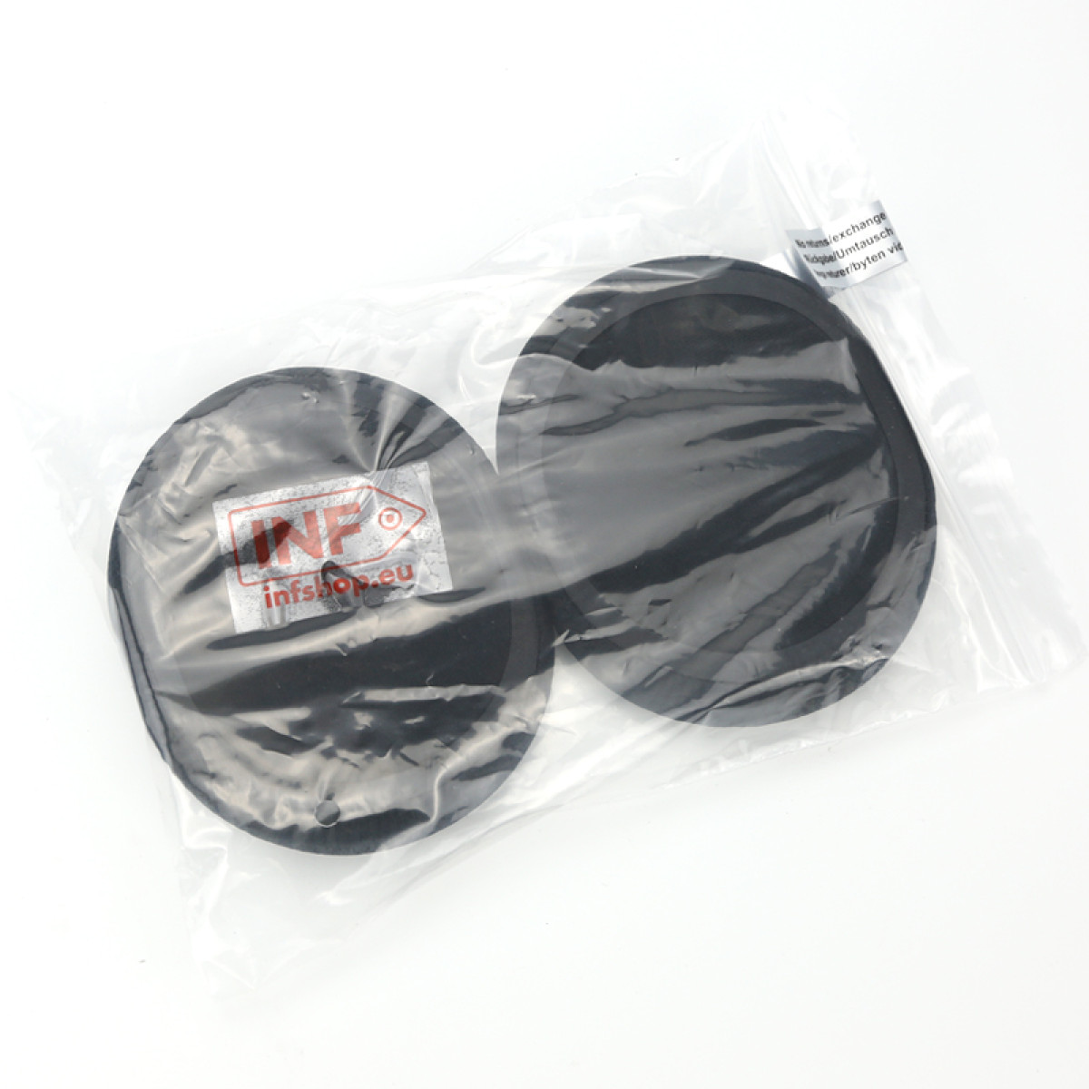 Deux objets circulaires noirs dans un sac en plastique transparent. L'un porte l'étiquette 'infshop.eu'.
