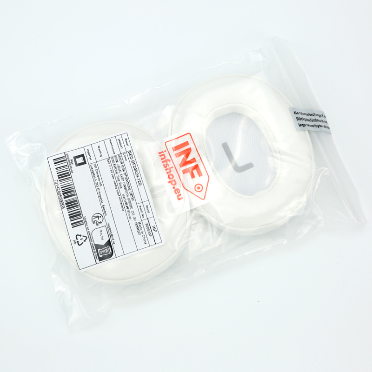Dwie białe nausznice w przezroczystej plastikowej torbie, z etykietą i naklejką 'INF'.