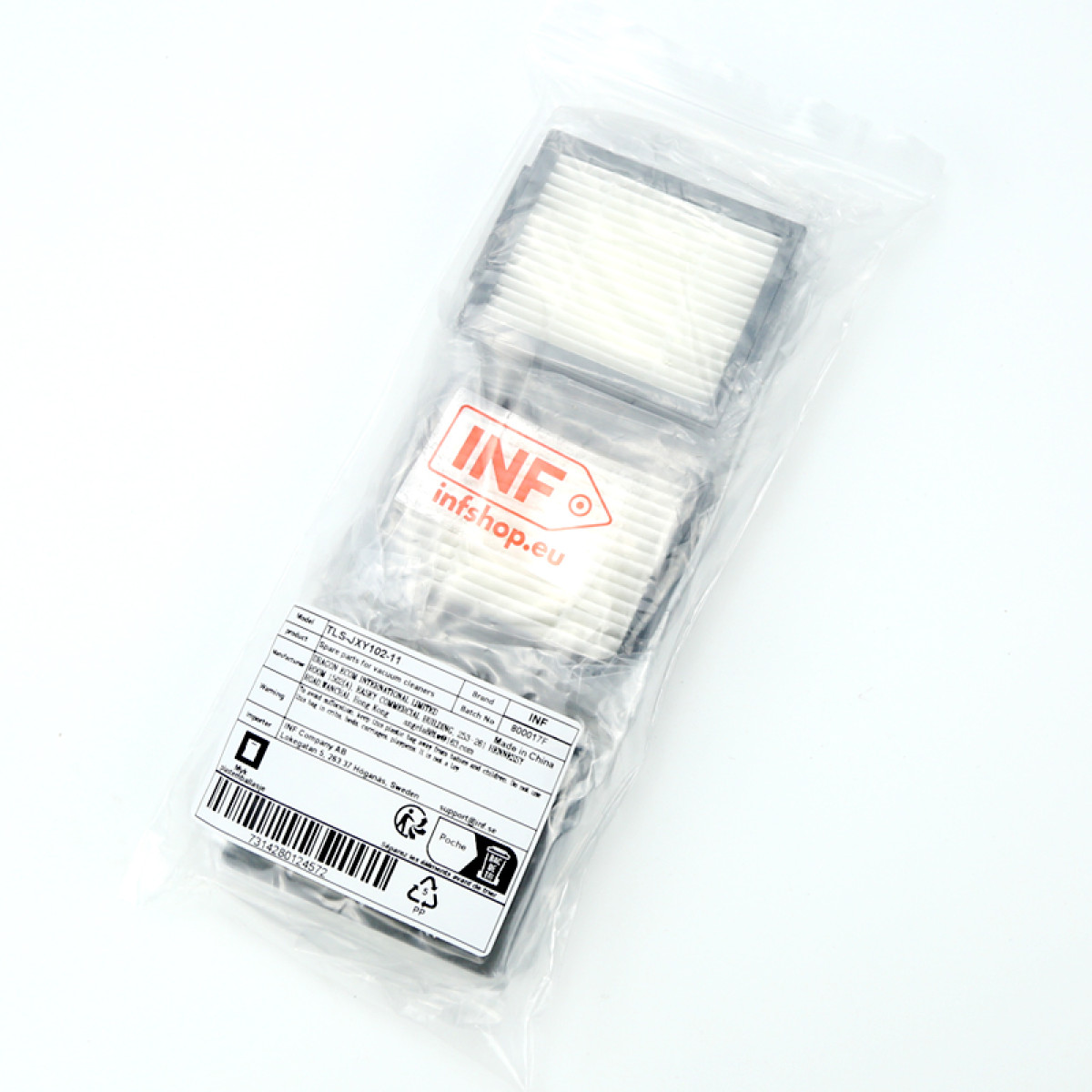 Staubsaugerfilter in einer Plastiktüte. Die Tüte enthält zwei Filter und ein Etikett mit Produktinformationen.