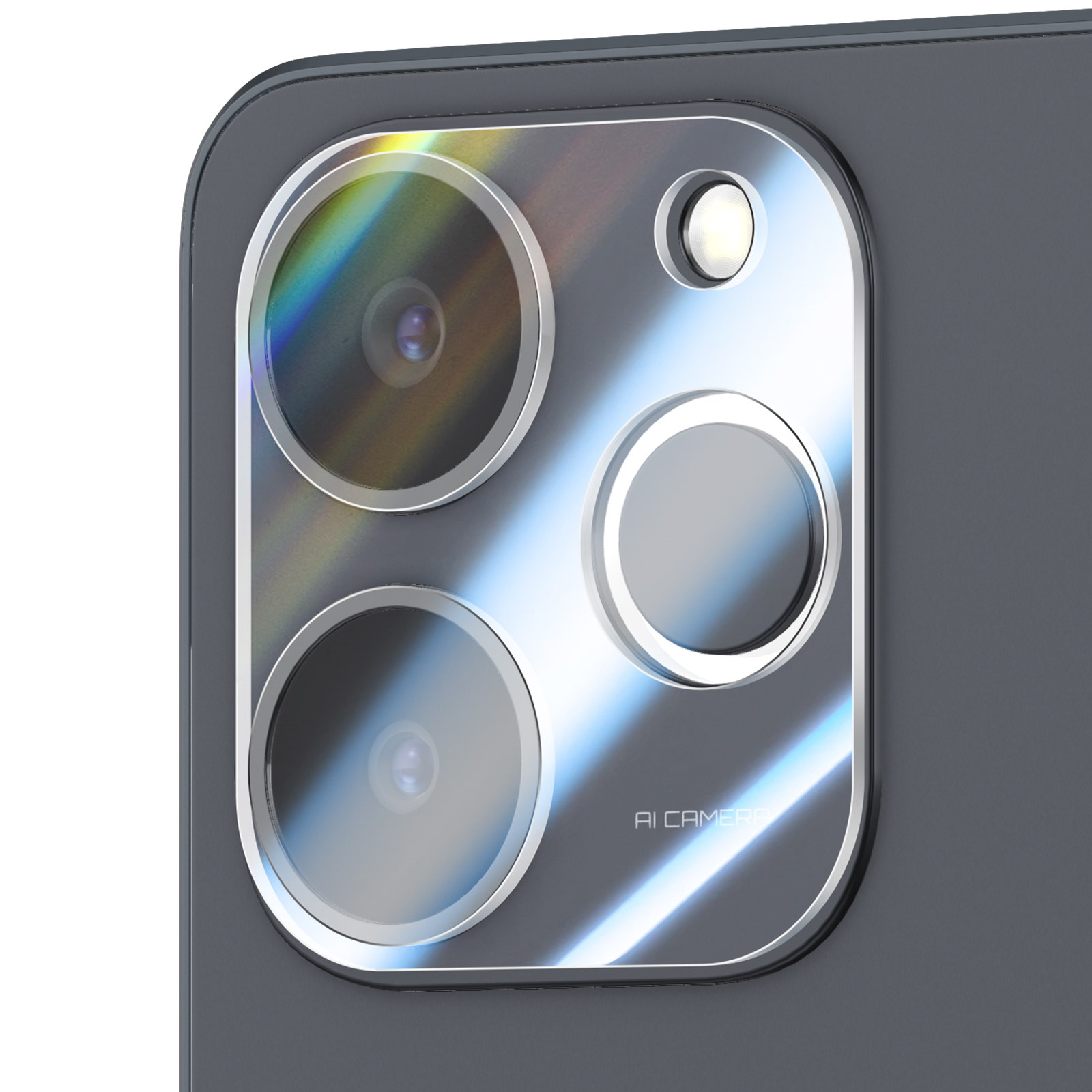 Close-up van een cameramodule van een smartphone. Het heeft drie lenzen en een flitser. De achtergrond is grijs.