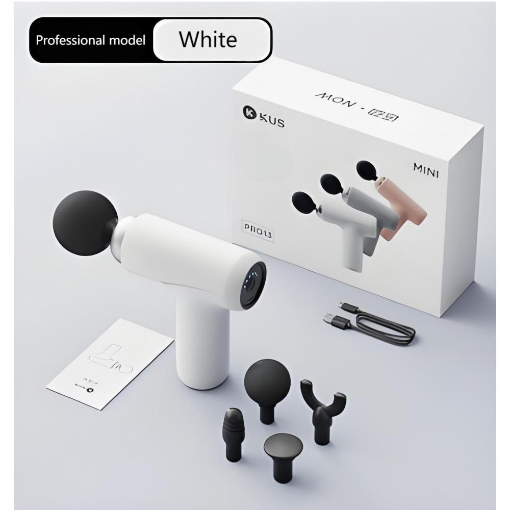Eine weiße Massagepistole mit schwarzen Aufsätzen und einer Box. Auf der Box befinden sich Mini-Massagepistolen und USB-Kabel.