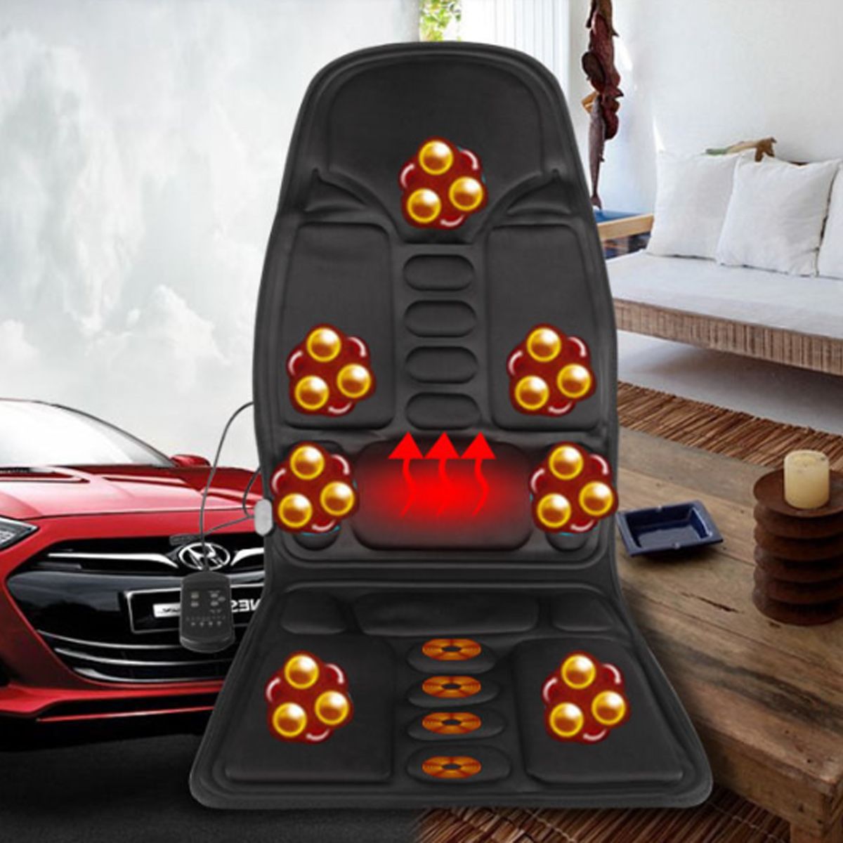 Ein schwarzer Massage-Autositz mit roten Heizsymbolen. Im Hintergrund ein rotes Auto, sowie ein weißes Sofa und Tisch.