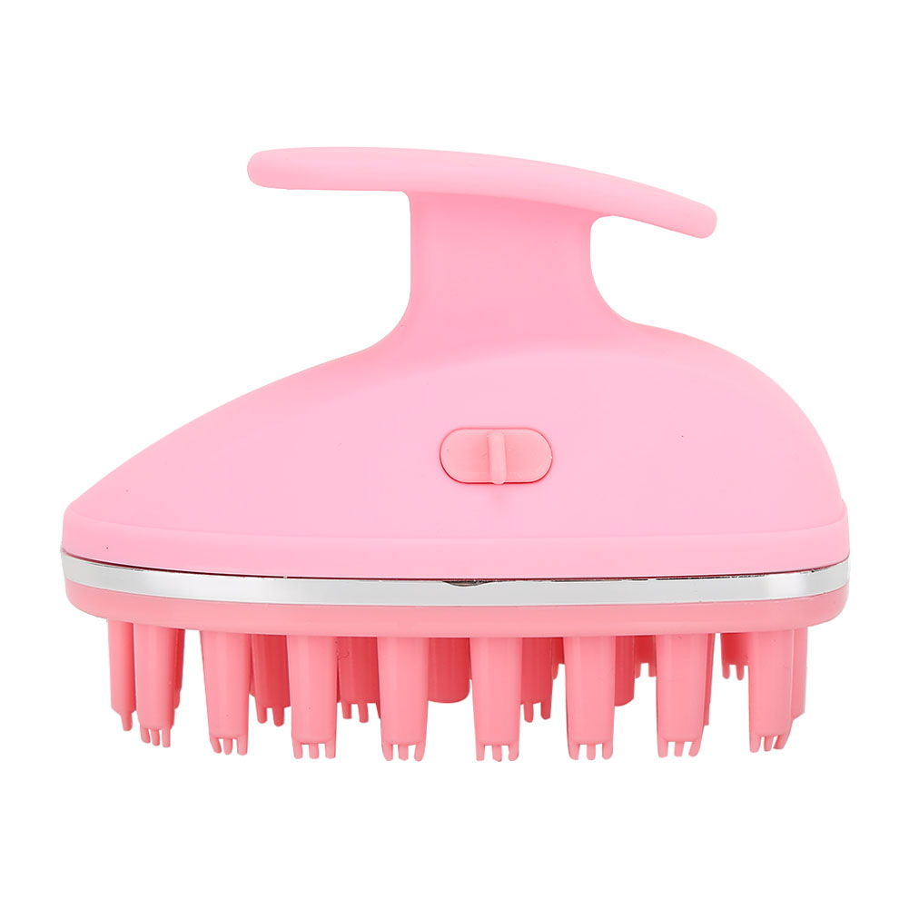 Ein rosa Kopfmassagegerät mit Griff und mehreren weichen Zähnen. Es hat einen silbernen Streifen an der Basis und einen Knopf oben.