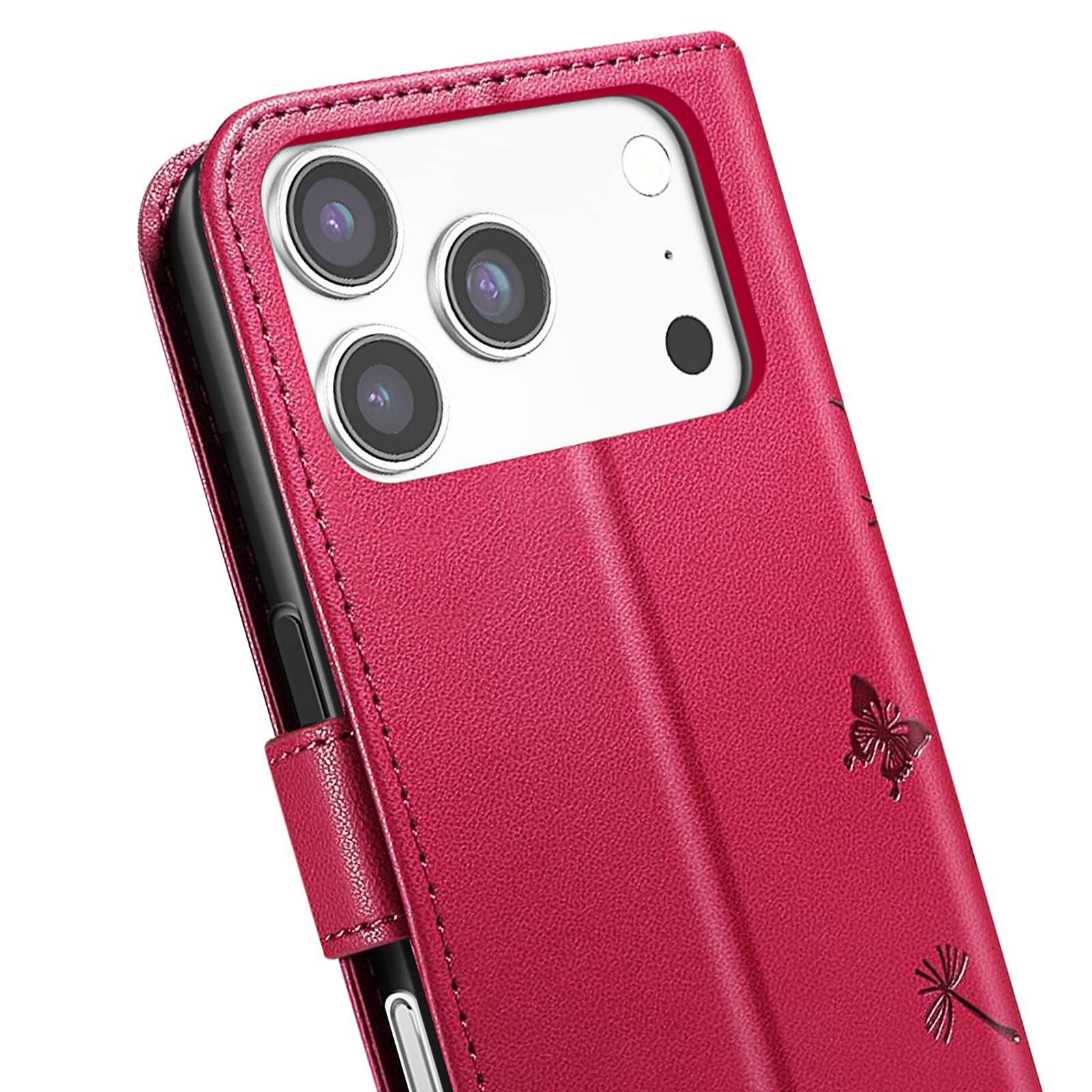 Primo piano di una custodia rosa per telefono con farfalla e fiore in rilievo. Fotocamere e flash del telefono visibili in alto.